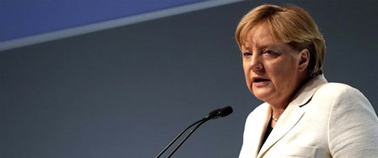 Angela Merkel freddata da Francois Hollande