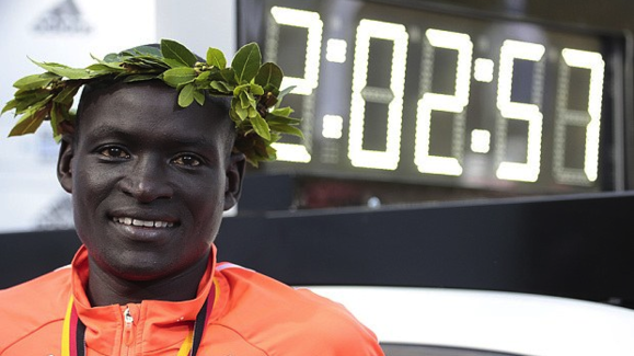 Nuovo Record del Mondo alla Maratona di Berlino - vince il Kenyano Dennis Kimetto in 2h:02:57