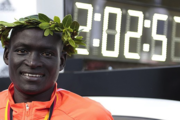 Nuovo Record del Mondo alla Maratona di Berlino - vince il Kenyano Dennis Kimetto in 2h:02:57