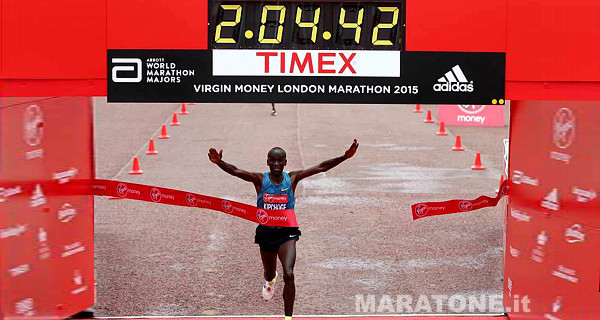 Eliud Kipchoge vince la London Marathon 2015