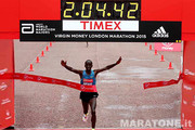 Eliud Kipchoge vince la London Marathon 2015